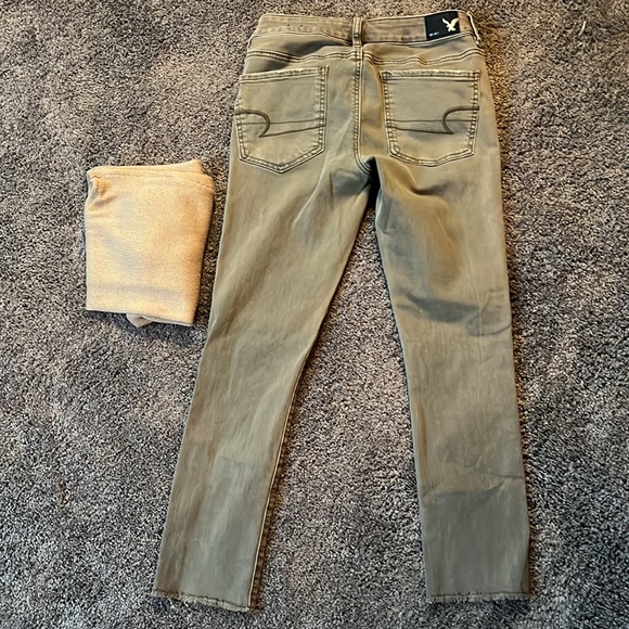 American Eagle Jegging Crop jeans, size 6, khaki green, excellent condition. - Picture 3 of 4